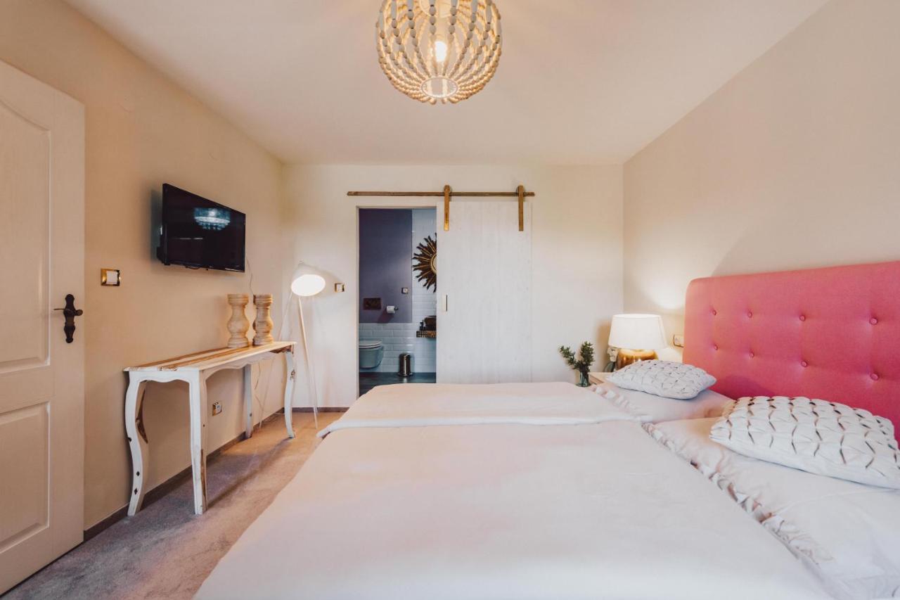 Mlyn Cernovice Hotel *